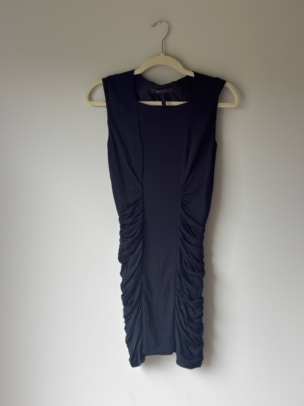 BCBGMaxAzria Black Sleeveless Ruched Midi Dress
